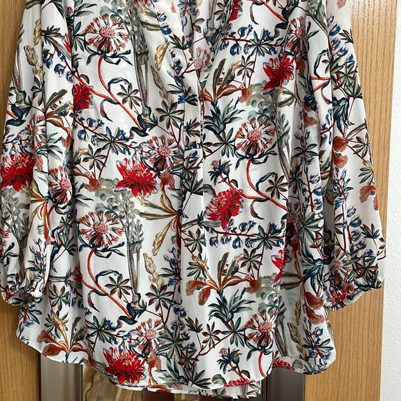 Faith & Zoe 1X floral long sleeve blouse V neck with buttons elastic cuffs - Picture 3 of 10